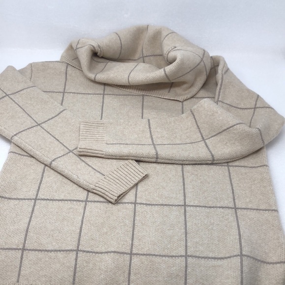 "The Anna" Oatmeal/Beige Window Pane Turtleneck Size Medium - Picture 10 of 12